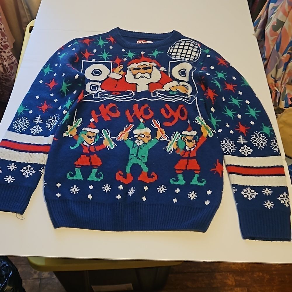 PARTY SWEATER DEC. 25  SIZE S UNSEX